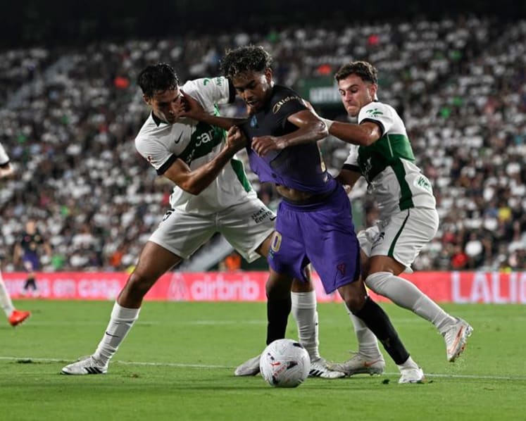 Barcelona launch LaLiga title defence with five-star Elche demolition