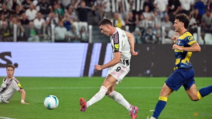 David and Vlahovic on target as Juve launch Serie A campaign with win David and Vlahovic on target as Juve launch Serie A campaign with win