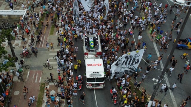 巴西球王比利安葬 近23万人到场​​​​​​​瞻仰