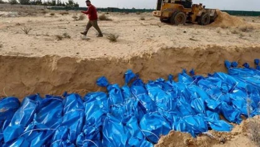 100 mayat rakyat Palestin tanpa identiti dikebumikan dalam satu liang lahad 
