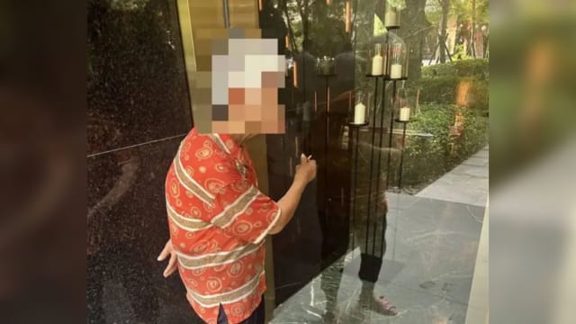 中秋无法共团圆 台湾老妇对玻璃倒影说“那是我妹妹”