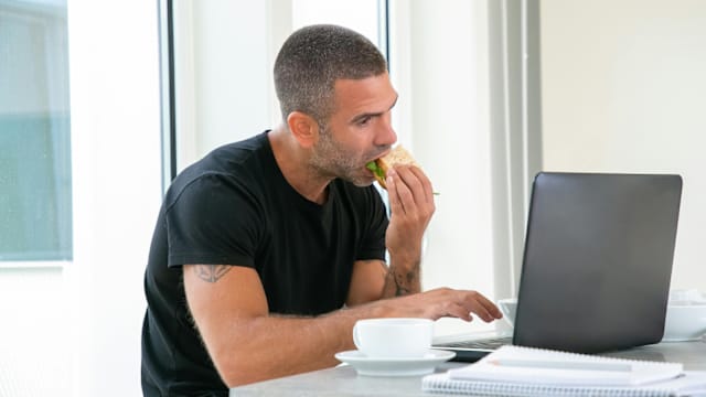 杀手，就藏在你手上的三明治里！