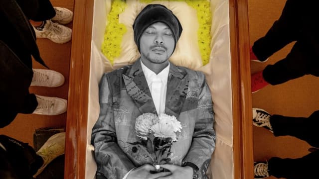 假死宣传新歌被骂！黄明志再晒躺棺材照呛：不要讲自己多清高啦　