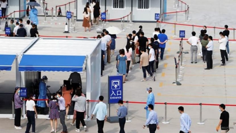 Ratusan dikuarantin susuli kes COVID-19 di lapangan terbang Shanghai