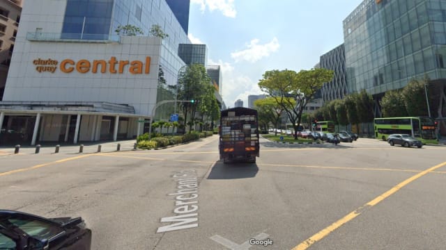 53岁男行人疑被货车撞 送院后伤重不治