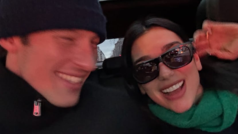 Libur Natal bareng, Dua Lipa bertunangan dengan Callum Turner 
