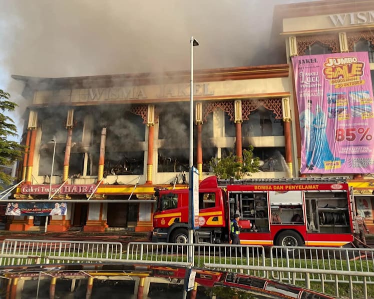 Public urged not to speculate about fire at Jakel garment outlet in Malaysia: Police chief
