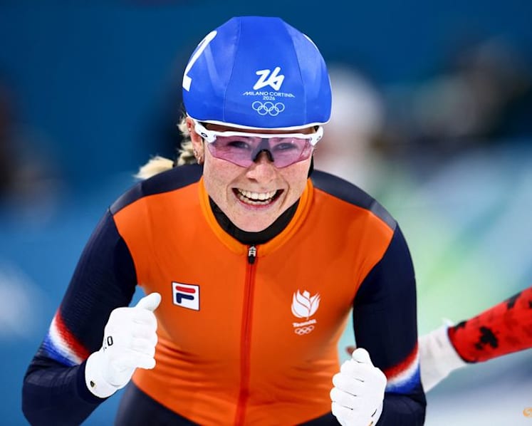 Speed skating-Bergsma rolls back years for gold as Groenewoud seals Dutch double