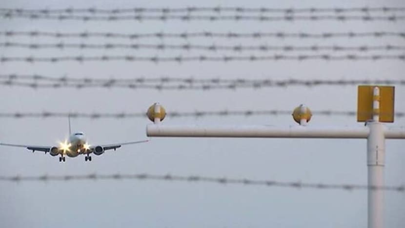 Prosedur penerbangan dari arah utara, selatan ke Lapangan Terbang Seletar adalah perlu: MOT