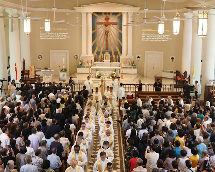 More than 1,000 Singapore Catholics gather at Memorial Mass for Pope Francis