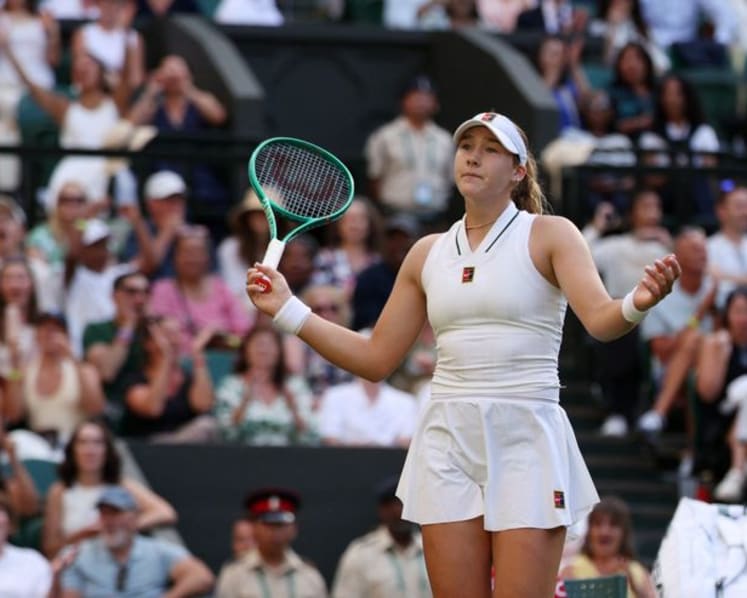 Former champion Krejcikova rallies past Andreeva into Wimbledon third round
