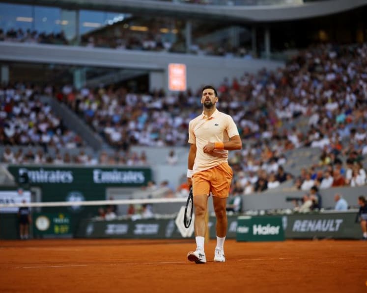 Djokovic, Zverev off to winning starts at French Open but Fritz out