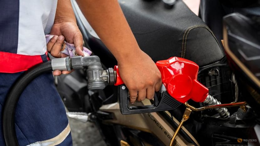 Oil tumbles nearly 7% as US and Iran seen moving closer to deal