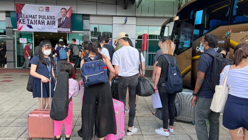 ‘Welcome home’: First VTL travellers arriving in Johor by bus look forward to family reunions, long-awaited time off ‘Welcome home’: First VTL travellers arriving in Johor by bus look forward to family reunions, long-awaited time off