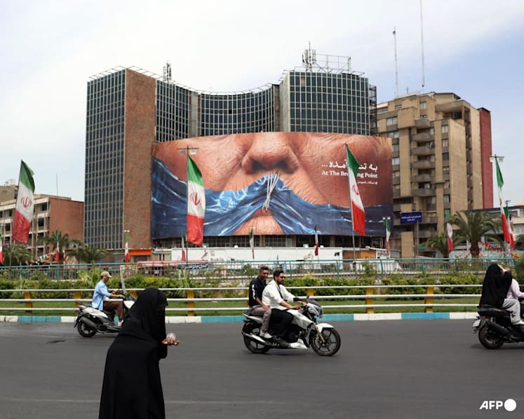 US, Iran keep up hostile rhetoric ahead of new sanctions