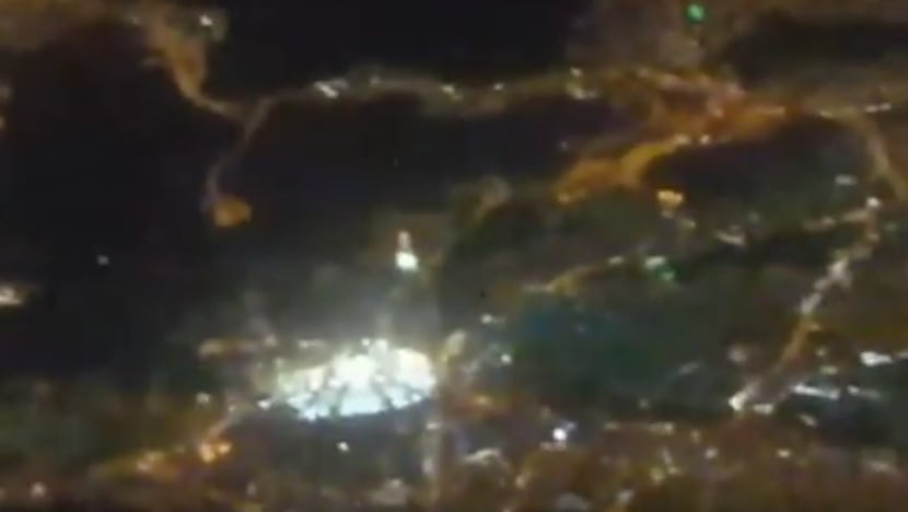 “Keagungan” Masjidil Haram bak setitik cahaya putih menerangi sekitaran