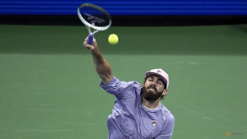 Buzz cut, bright start as Alcaraz charges into US Open second round