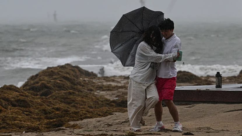 Taufan Maysak cetus banjir besar, puting beliung di China