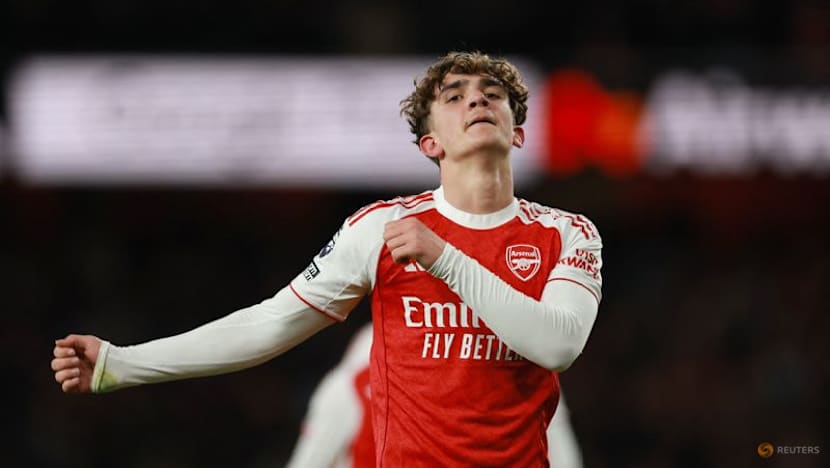 Arsenal stretch lead with win over Everton as City held by West Ham