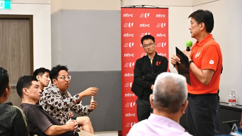 Platform workers air frustrations on unclear fares, illegal 'hitch' rides and other issues in dialogue with Ng Chee Meng Platform workers air frustrations on unclear fares, illegal 'hitch' rides and other issues in dialogue with Ng Chee Meng