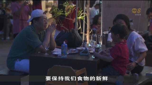 食客一个月前预订位子 滨海湾周边餐厅客满