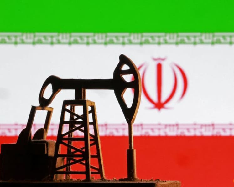 Oil prices climb 3% as market awaits US-Iran talks