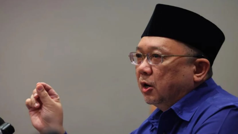 Lebih 14,200 teks, bahan bacaan al-Quran tanpa kelulusan Kementerian Dalam Negeri M'sia dirampas Lebih 14,200 teks, bahan bacaan al-Quran tanpa kelulusan Kementerian Dalam Negeri M'sia dirampas