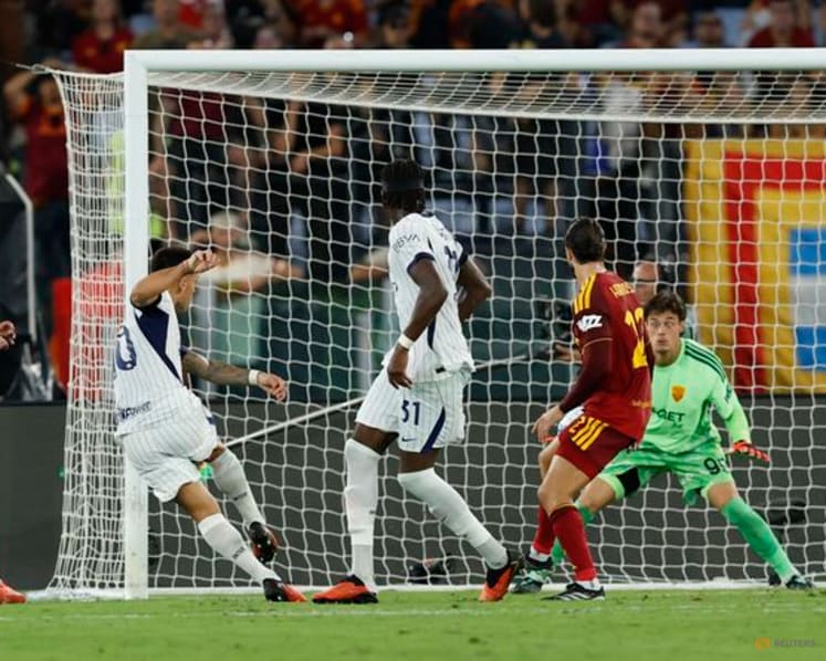 Martinez nets double as Inter come back to draw 2-2 with Roma