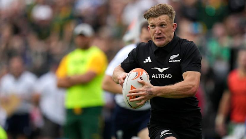McKenzie starts at flyhalf for first Bledisloe test after Mo'unga injury