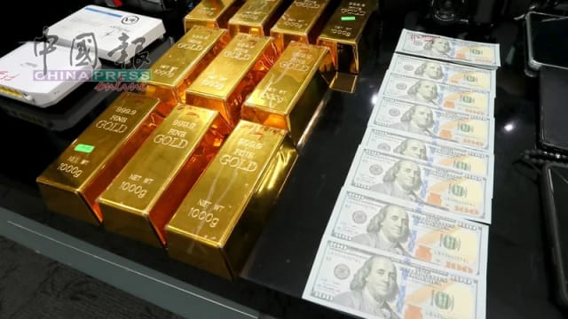 马国诈骗集团通过直播 秀假美钞假金砖骗人投资