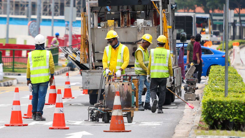 Mandatory hourly breaks for some outdoor workers when weather gets too hot: MOM