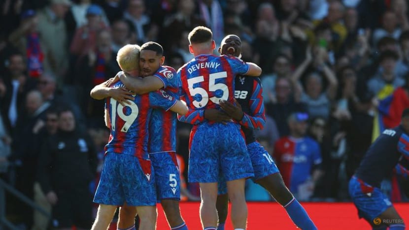 Munoz strike gives nine-man Palace 2-1 win over Brighton