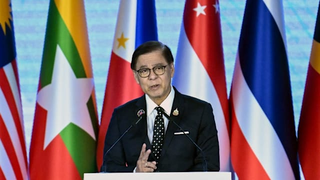 就机场歧视事件 泰外长促中方提醒公民守规