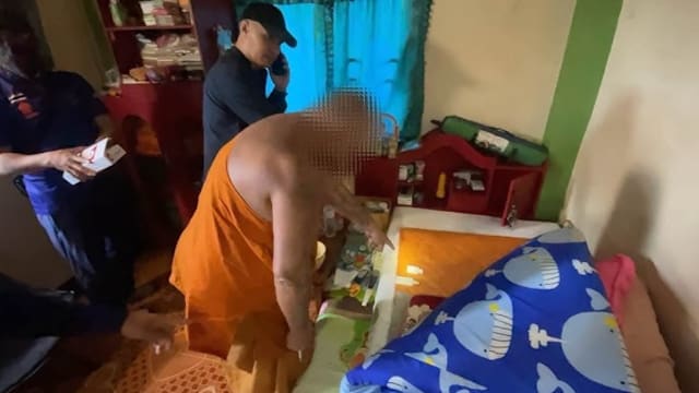 泰国寺庙住持涉藏海洛因 被捕后遭褫夺僧籍