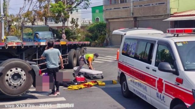 台湾恐怖车祸 卡车司机“迟疑三秒”碾两次母女亡