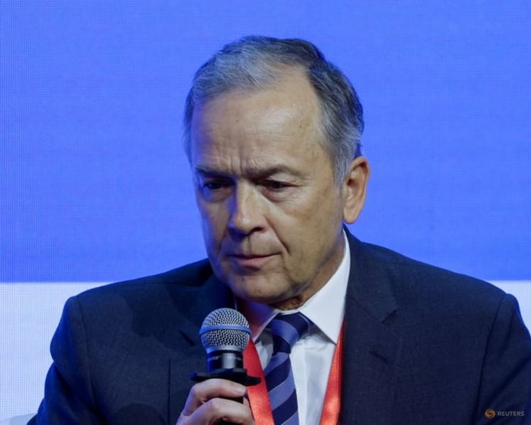 Government engagement with AI creates more uncertainty for investors, Bridgewater CIOs warn