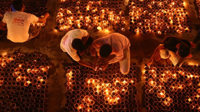 2.5 மில்லியன் அகல் விளக்குகள் - அயோத்தி சாதனை