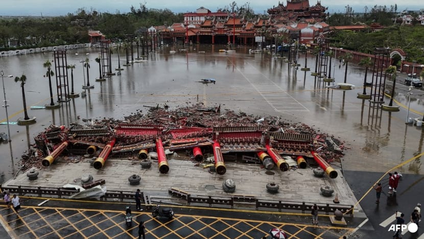 China hit by floods, landslides and heat as extreme weather takes its toll China hit by floods, landslides and heat as extreme weather takes its toll