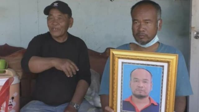 被警方误判死亡 泰男现身自己的“葬礼”