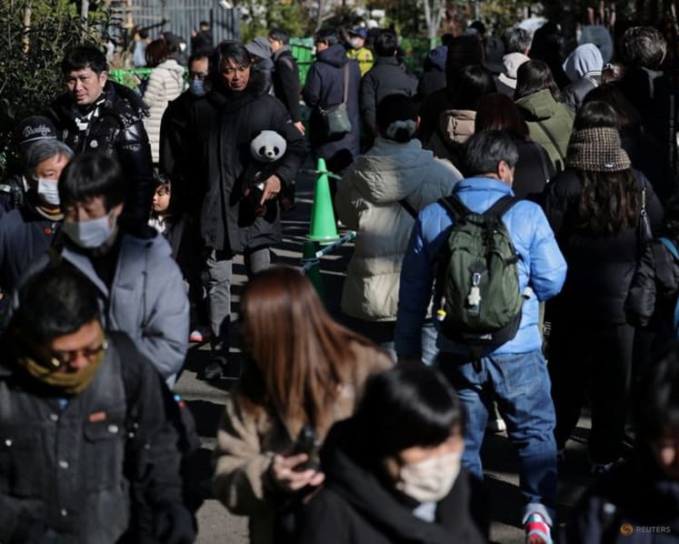 Crowds flock to Tokyo zoo to see pandas before they leave for China