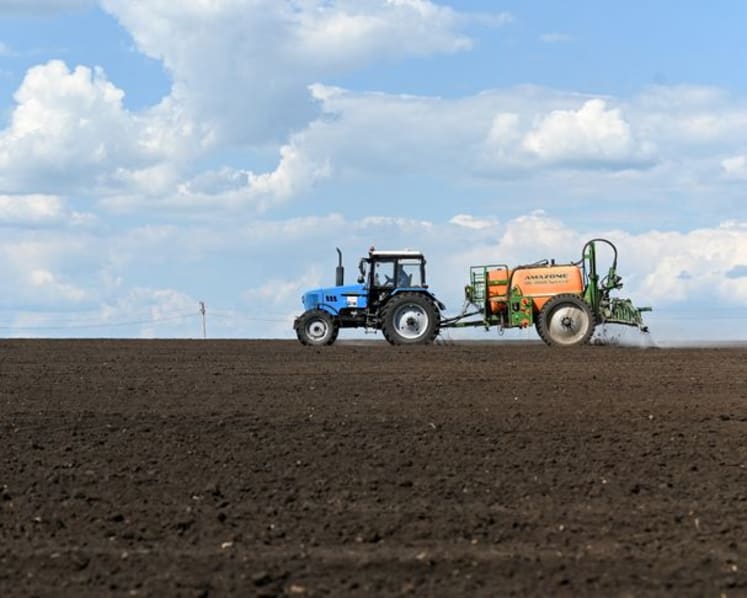 Russian farmers complain of mobile internet shutdowns amid spring planting 