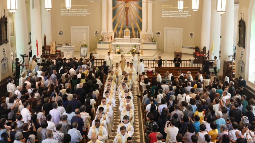 More than 1,000 Singapore Catholics gather at Memorial Mass for Pope Francis
