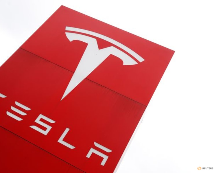 Tesla wins bid to revive UK lawsuit for 5G patents licence