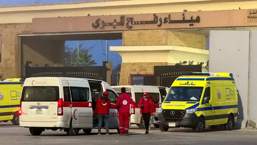 Persatuan Bulan Sabit Merah Palestin pindah 33 pesakit Gaza melalui sempadan Rafah