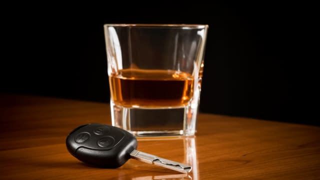 酒驾撞死两名学生 马国海归男不认罪