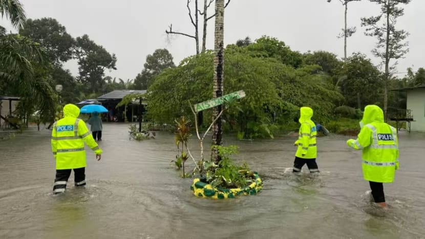 Hujan lebat di Johor: Hampir 4,000 mangsa dipindahkan ke pusat pemindahan sementara Hujan lebat di Johor: Hampir 4,000 mangsa dipindahkan ke pusat pemindahan sementara