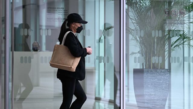 多次非法喂食称是“拯救”鸽子 64岁妇女被罚6500元