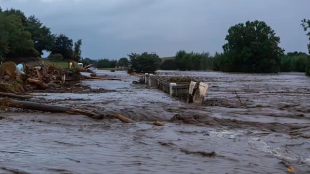 受大雨强风侵袭 新西兰北岛大片地区道路被迫关闭