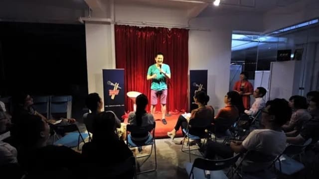 【城市呼吸｜黄素怀】喜剧，中国当下流行文化里最有智慧的一面