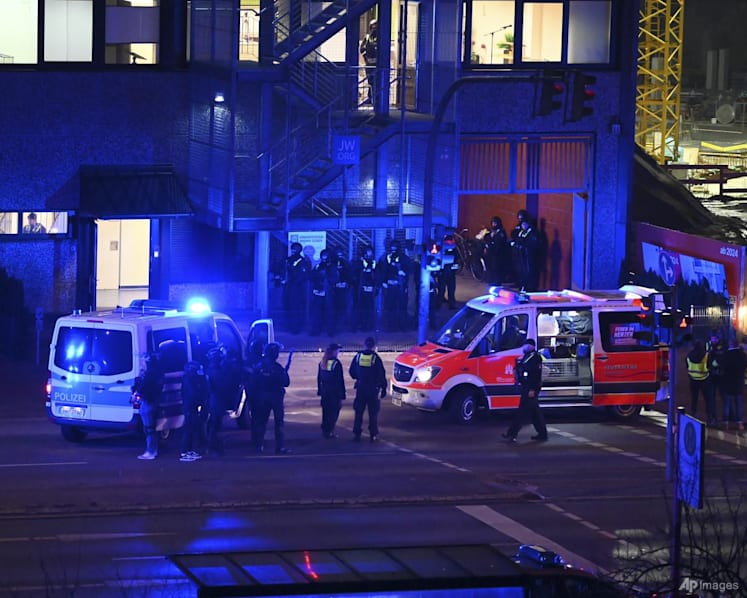 Mass shooting at Jehovah's Witness hall in Hamburg leaves 8 dead, including gunman